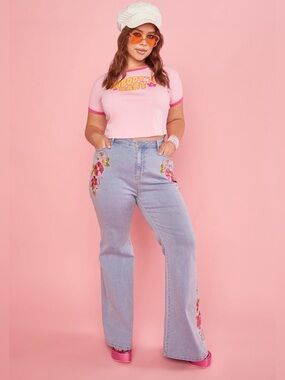 Sugar Thrillz Floral Embroidered Flare Jeans – Vintage Dream 🌸✨